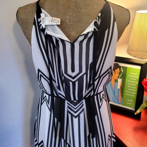 CACHE Black/White Sheer Top - Picture 3 of 4